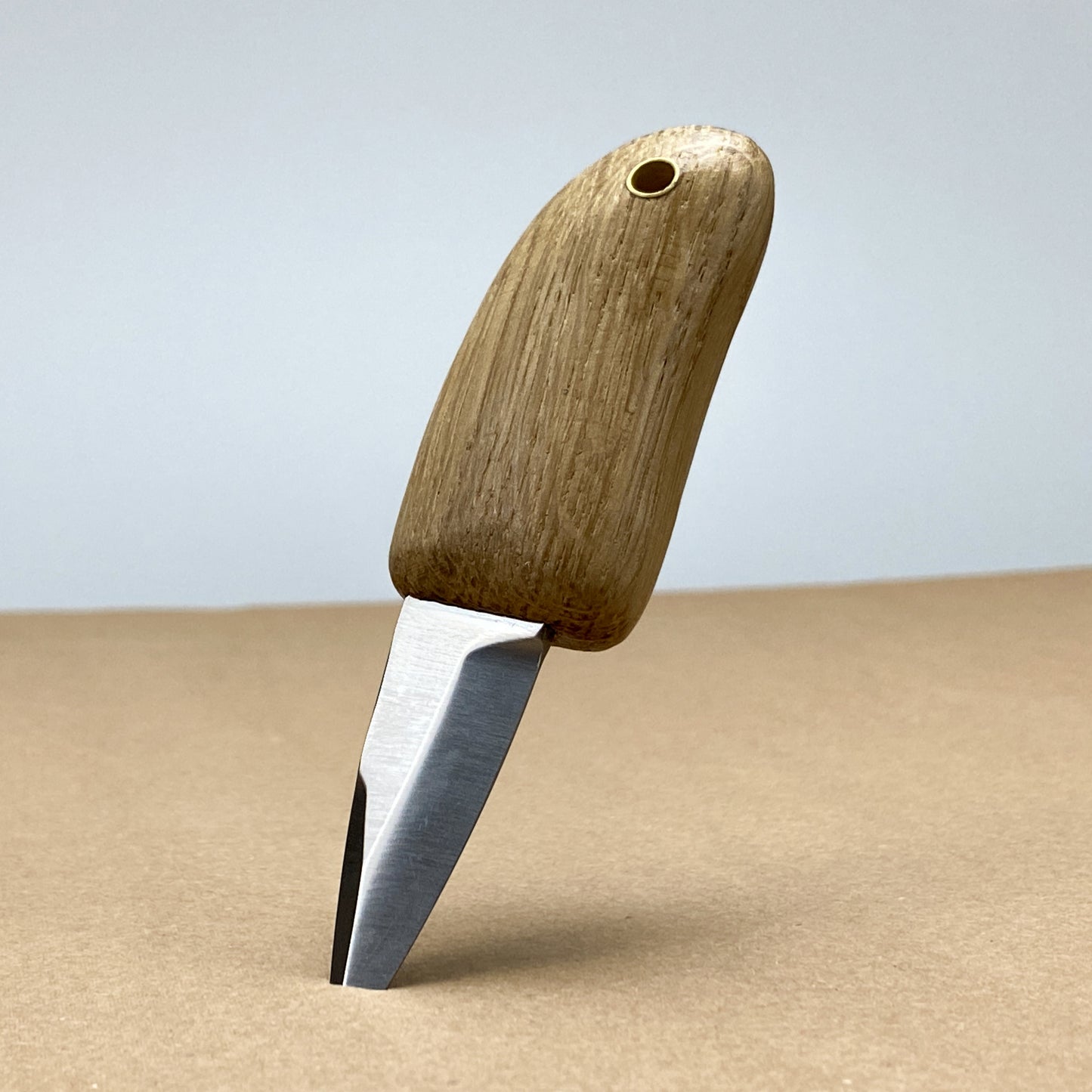 Couteau à huitre en bois clair
