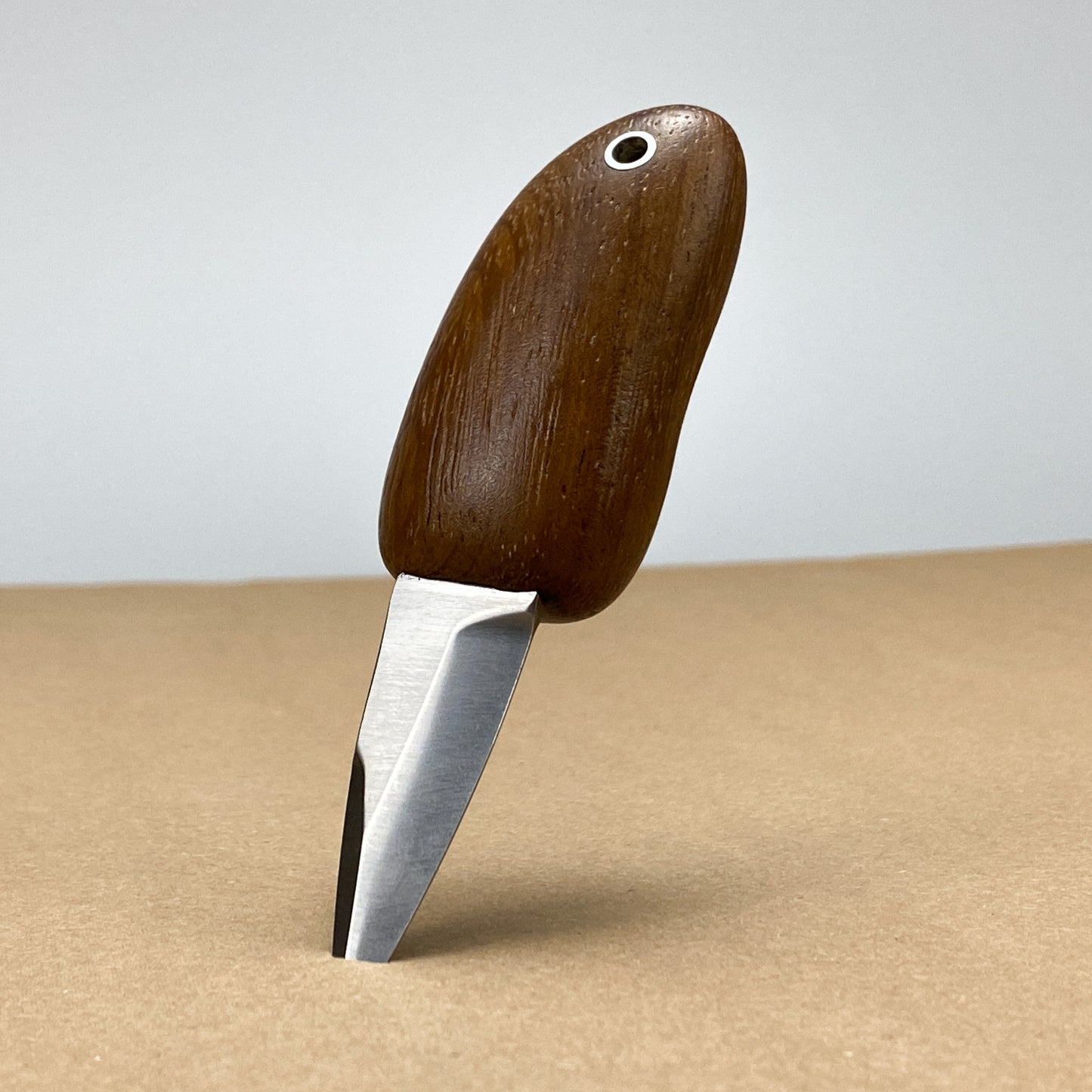 Couteau à huitre en bois foncé